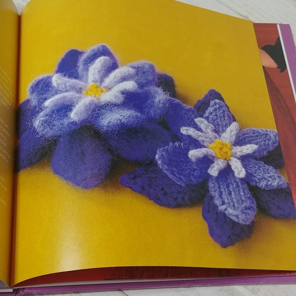 Knitted Flowers Book - Picture 4 of 8